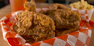 At FEED, they have a multitude of chicken options to choose from, ranging from white to dark meat, fried or grilled, or no heat to burning hot, so you will be sure to find something that suits your taste.