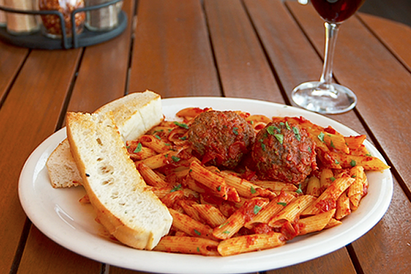 Penne pasta with meatballs from Camelis pizza