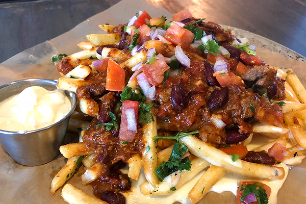 Chili Cheese Fries | Photo: Facebook/HenrysMidtown