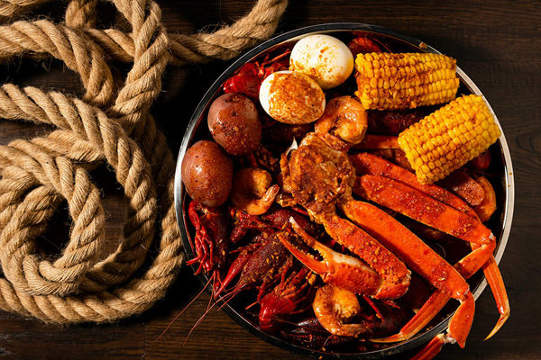 The Pirate's Boil - Seafood Boil | Photo: thepiratesboil.com