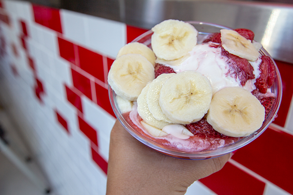 Andy's Frozen Custard Straw-ana Custard