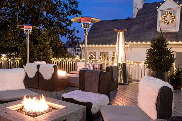 Yebo Ski Haus - Patio | Photo: Facebook/yebobeachhaus
