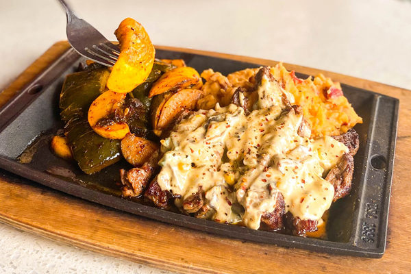 Huey Luey's - Fajitas | Photo: Facebook/hueylueyshiram