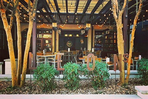 Leon's Full Service - Patio | Photo: Facebook/leonsfullservice