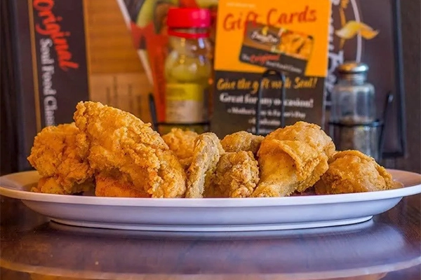 Busy Bee Cafe - Fried Chicken | Photo: thebusybeecafe.com