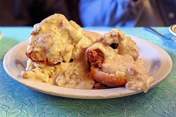 Homegrown - Comfy Chicken Biscuit | Photo: Instagram/onebagwanderer via Facebook/Home.grown.GA