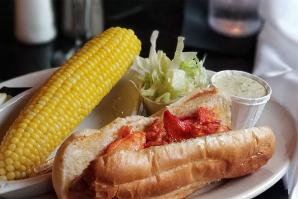 Fontaine's Oyster House - Lobster Roll | Photo: Yelp