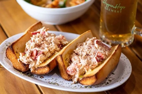 Hippin Hops Brewery - Lobster Roll | Photo: Instagram/hippinhopsbrewery.com