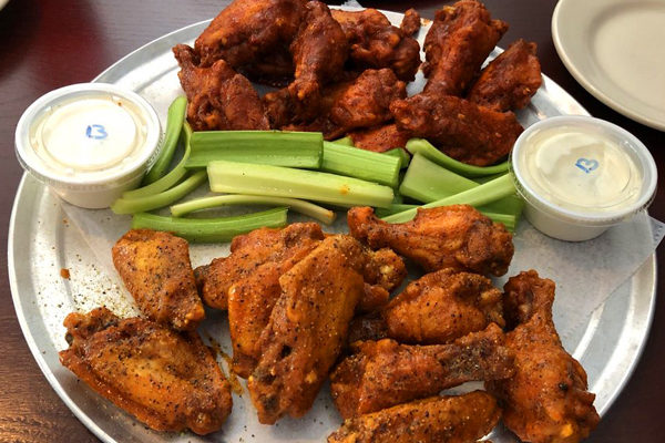 Clay's Sports Cafe - Wings | Photo: Yelp