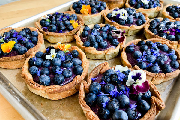 Hell Yeah Gluten Free - Blueberry Tarts | Photo: Facebook/hellyeahglutenfree