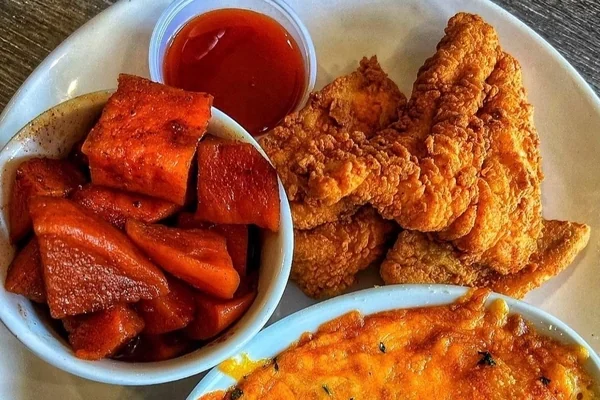 Roc South - Fried Chicken and Sides | Photo: Facebook/rocsouthcuisineandcocktails