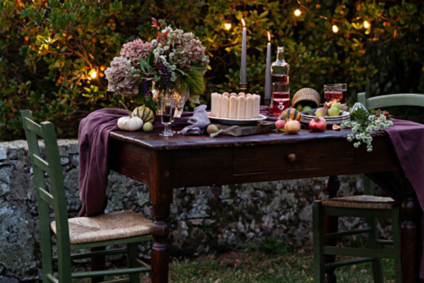 Outdoor Tablescape | Photo: town-n-country-living.com
