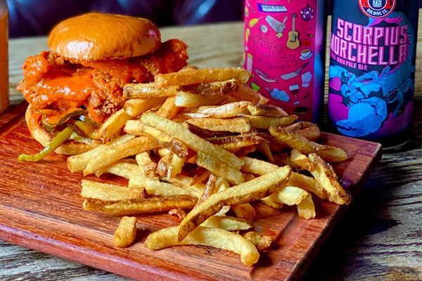 Argosy - Hot Chicken Sandwich | Photo: Facebook/TheArgosyEAV