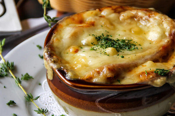 Atmosphere - French Onion Soup | Photo: atmospherebistro.com