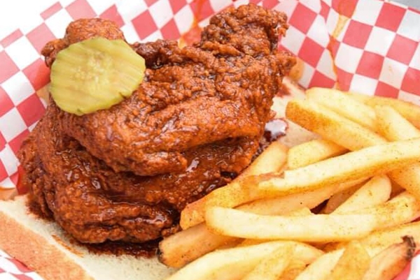 Helen's Hot Chicken - Hot Chicken Sandwich | Photo: Facebook/Helen's Hot Chicken