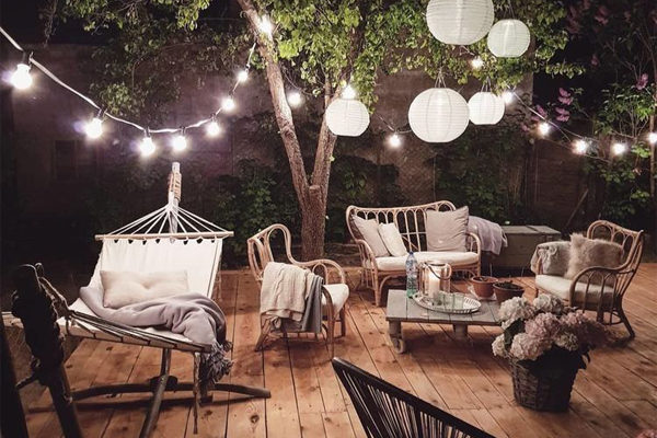 Outdoor LIghting | Photo: themarblehome.com