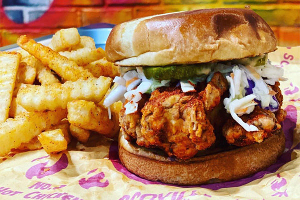 Scoville Hot Chicken - Chicken Sandwich & Fries| Photo: Instagram/scovillehotchicken