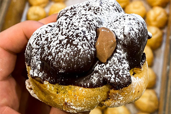 Beard Papas - Double Chocolate Cream Puff | Photo: Facebook/beardpapasusa