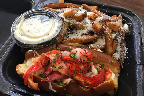Flavor Rich Restaurant - Lobster Roll | Photo: Instagram/ debbie.dumplin