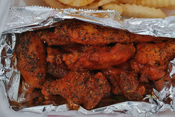 LT's Wings - Lemon Pepper | Photo: Yelp