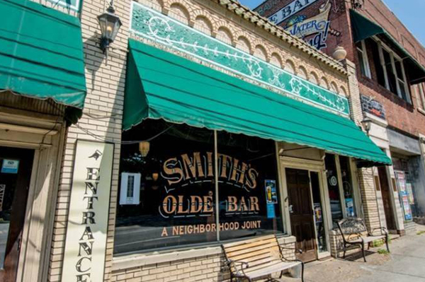 the exterior of smith's olde bar in atlanta