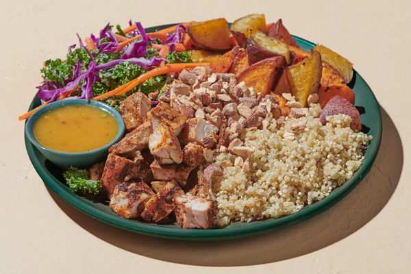 Sweetgreen - Hot Honey Chicken Bowl | Photo: Facebook/sweetgreen