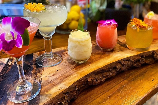 https://www.atlantaeats.com/wp-content/uploads/2021/07/garden-parc-drinks-600x400.jpg