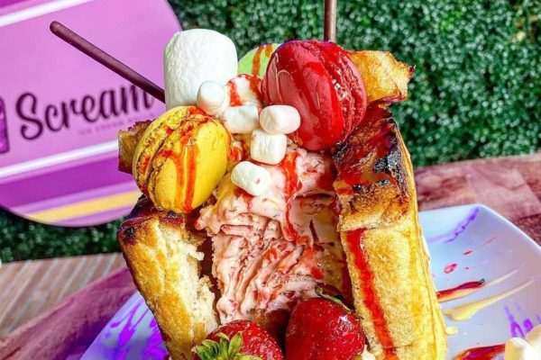 IScream Ice Cream Rolls, Honey Toast Bread Box | Photo: Facebook.com/Iscreamrolls 