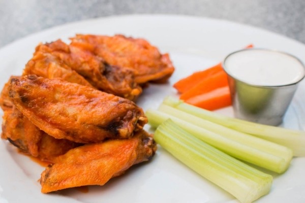 Mazzy's- Wings | Photo: Visitroswellga.com