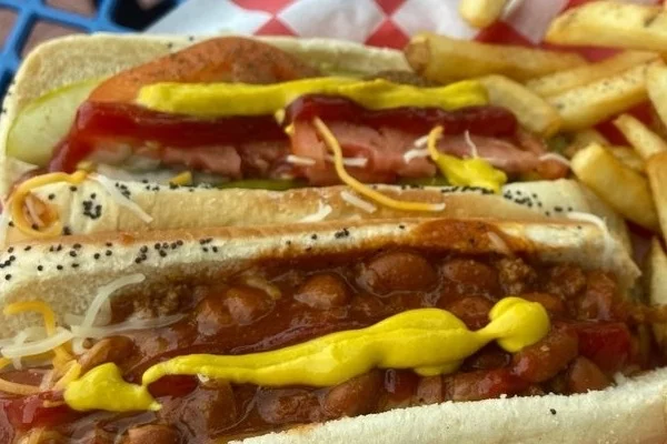 Skip's Chicago Dogs- Hot dog | Photo: Yelp.com
