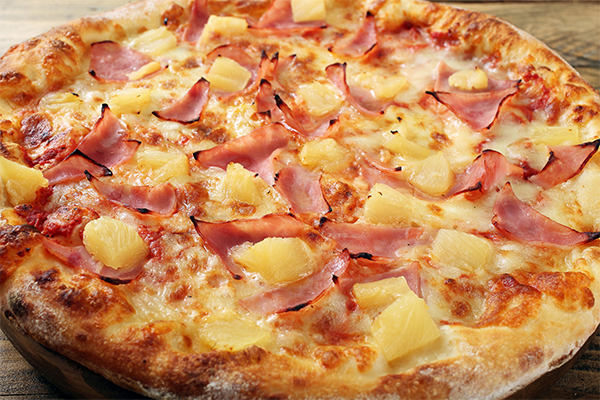 Pepperoni with pineapple and ham