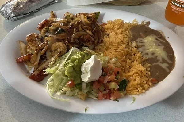 El Rocio- Chicken fajitas | Photo: Yelp.com