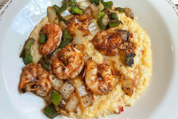 The Southern Porch - Shrimp & Grits | Photo: Facebook/thesouthernporch62