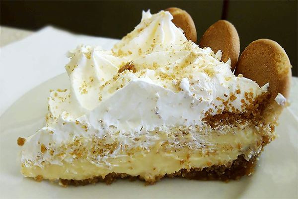 Lemon pie with wafers at the end