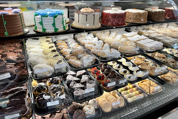 display counter with cakes and pastries at Henris 