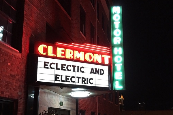 Clermont Lounge - Exterior of Clermont Hotel | Photo: Yelp/Clermont Lounge