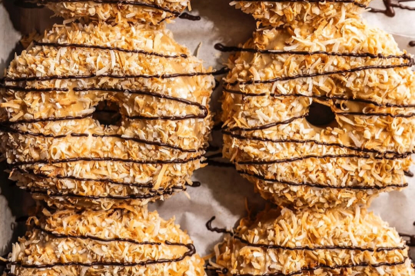 The Salty Donut - Samoa Cookie Donut | Photo: Instagram/thesaltydonut