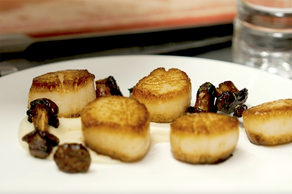 Dayboat scallops from Jules in Barnsley Resort.